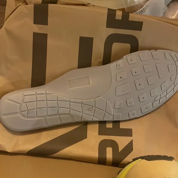 Travis Scott x Air Max 1 'Saturn Gold' - Picture 3 of 9